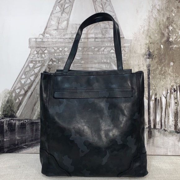 Frye Charlie Simple Tote Navy Camo Leather MSRP $398 -OCEAN CAMO- - Picture 2 of 16